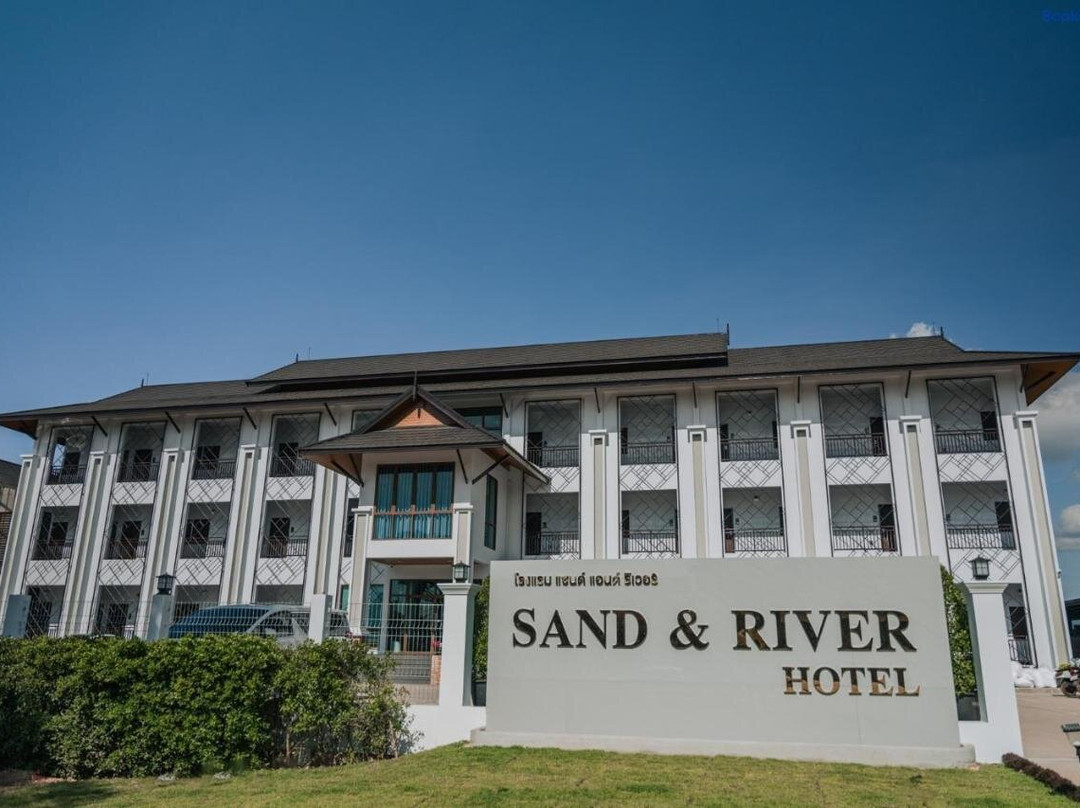 Sand & River Hotel