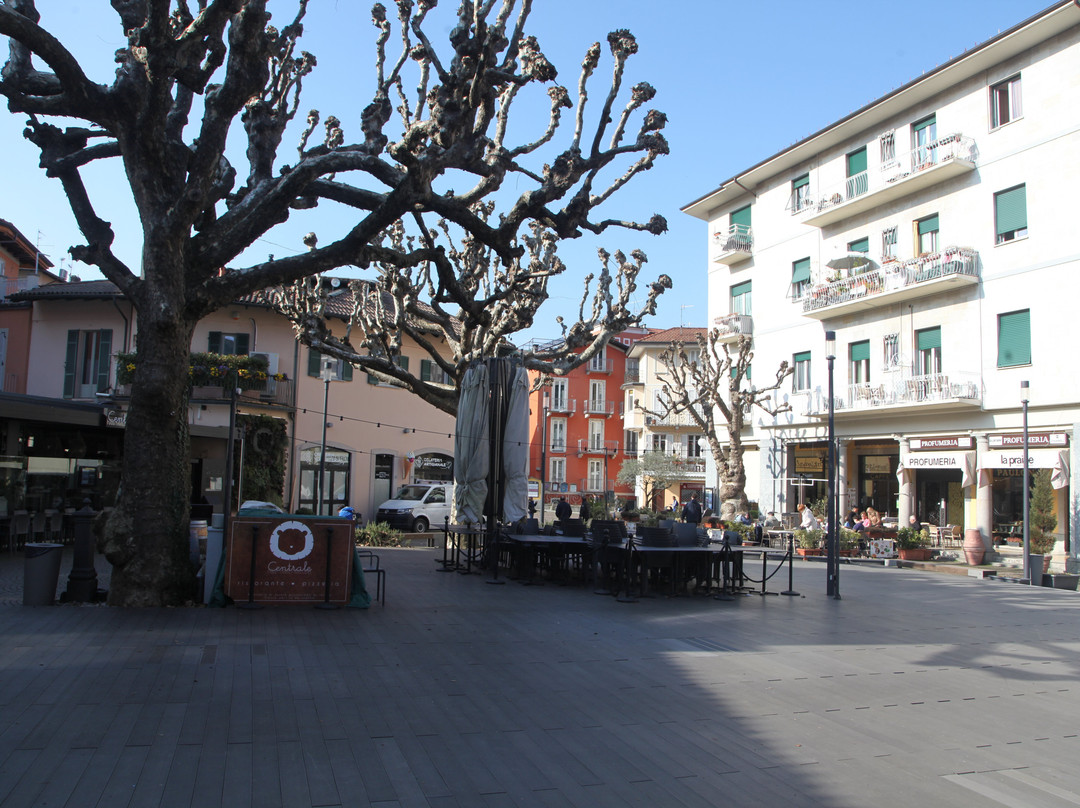 Piazza Luigi Cadorna-斯特雷萨必去景点