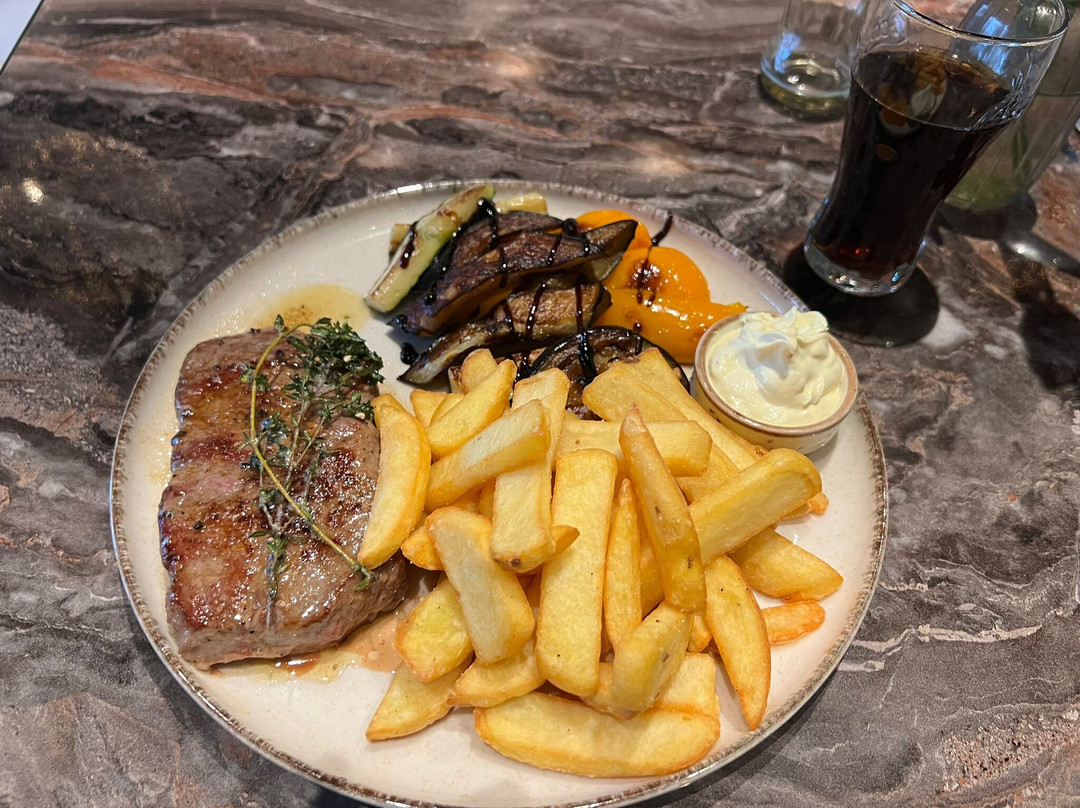 Joli Café & Bistro主图