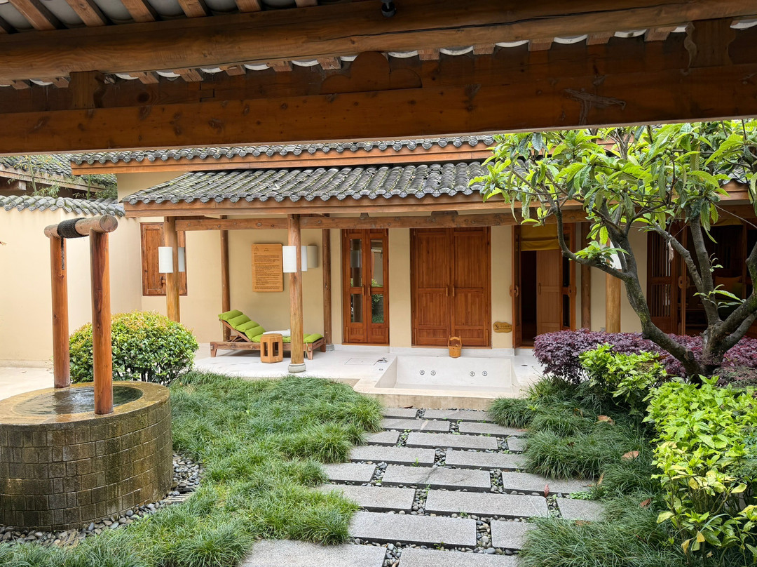 青城山六善酒店主图