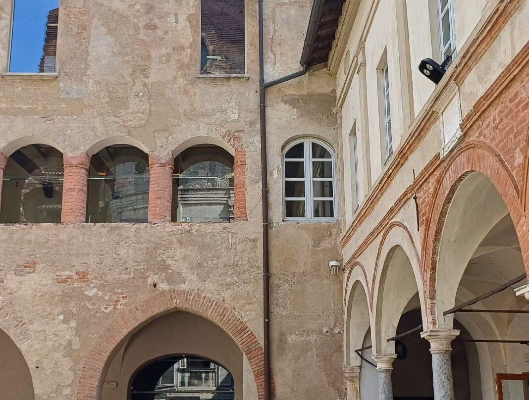 Palazzo Broletto-帕维亚必去景点