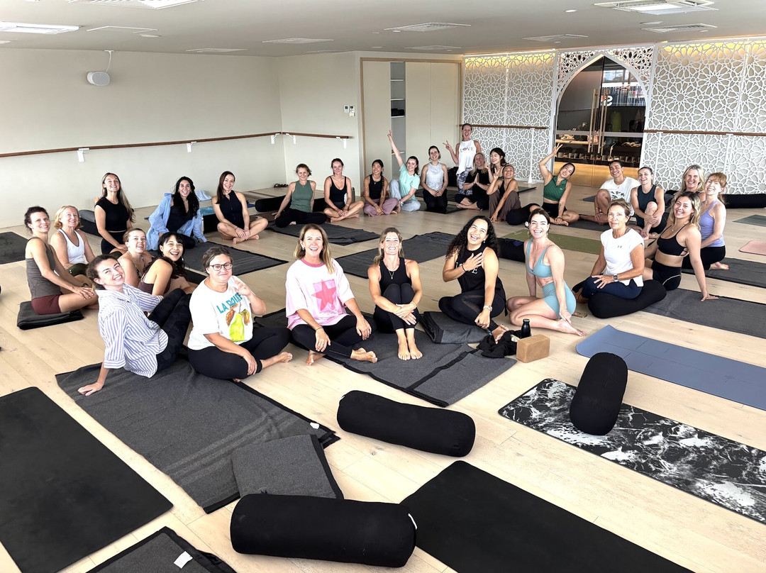 Flolo Studio Mermaid Beach - Yoga & Pilates-美人鱼海滩必去景点