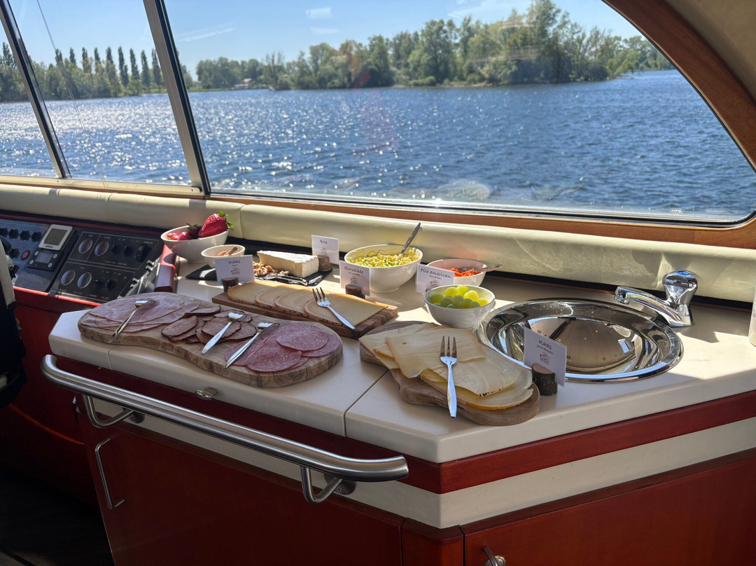 Private Yacht Charter-Alphen必去景点