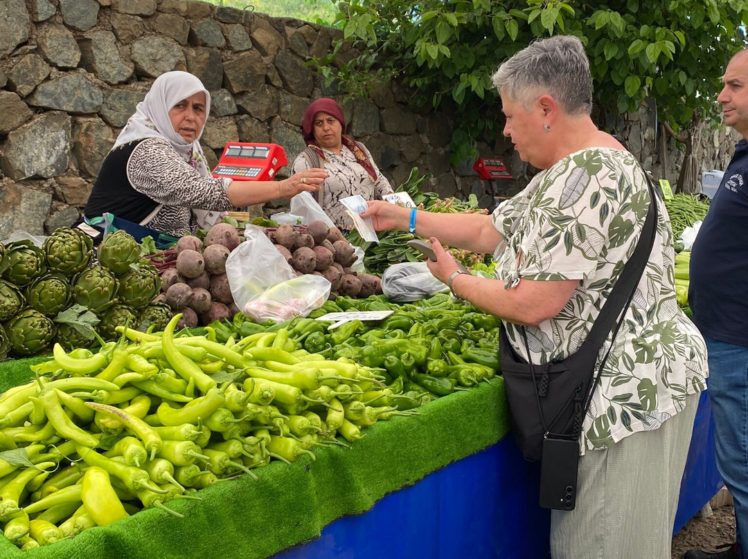 Wednesday market-伊丘每勒必去景点