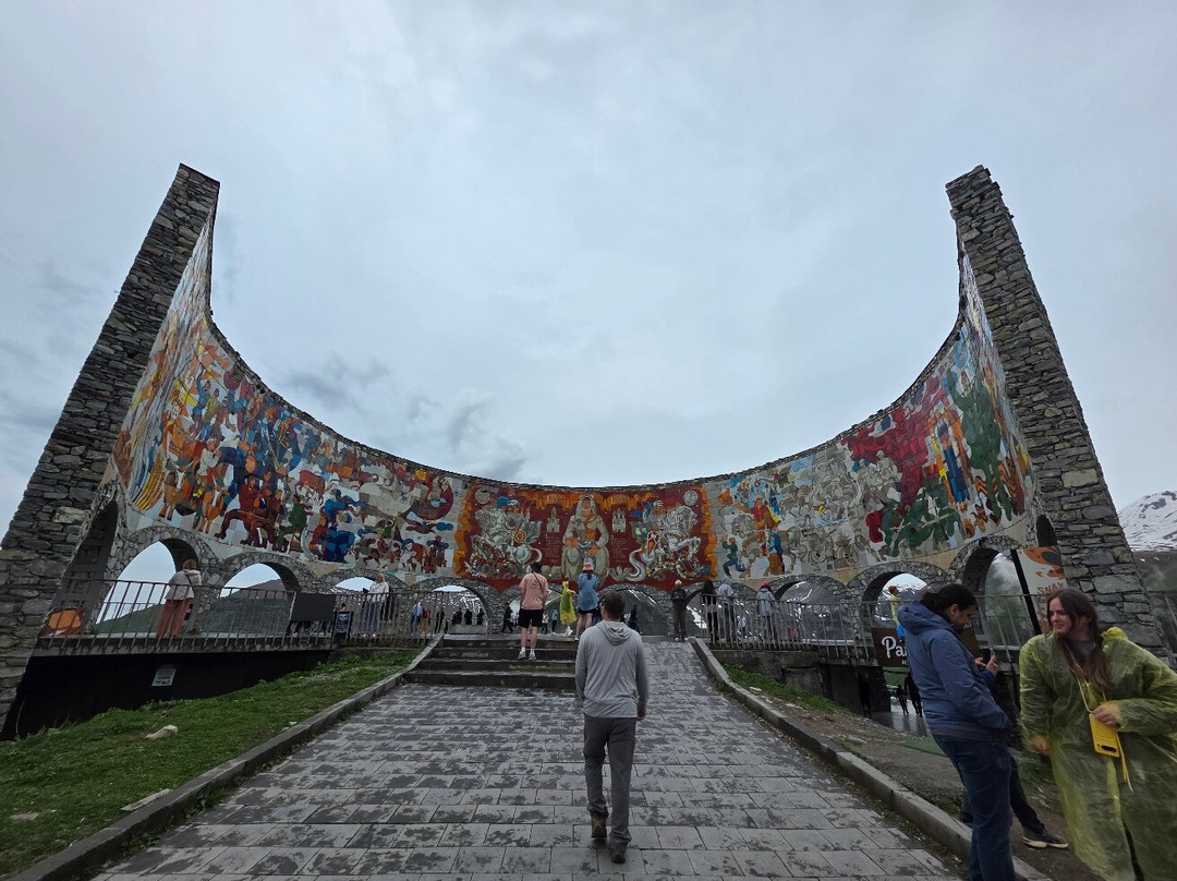 Russian Georgian Friendship Monument-古道里必去景点