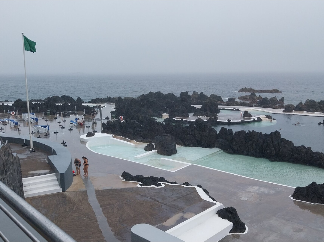Porto Moniz Natural Swimming Pools-莫尼什港必去景点