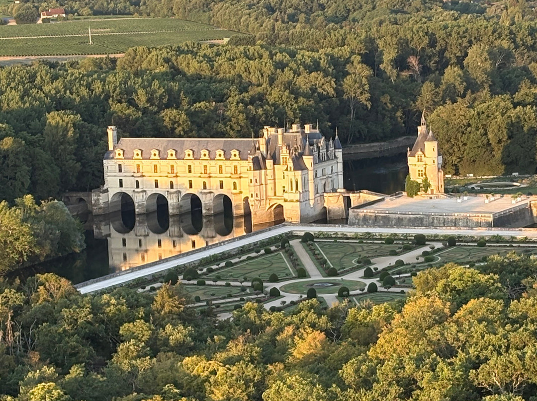 Art Montgolfieres-Saint-Georges-sur-Cher必去景点