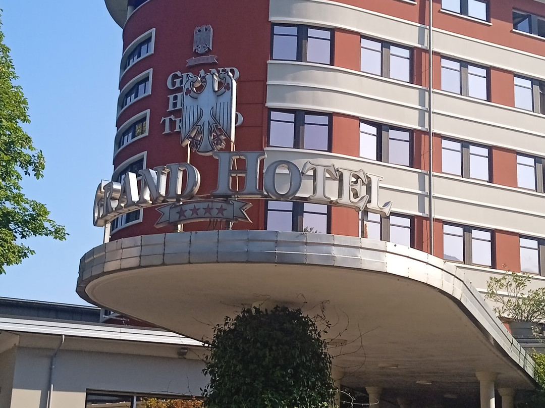特兰托大酒店主图