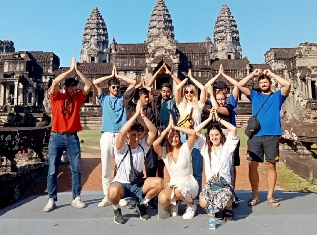 Battambang Tuk Tuk Tours with Him Heng-暹粒必去景点