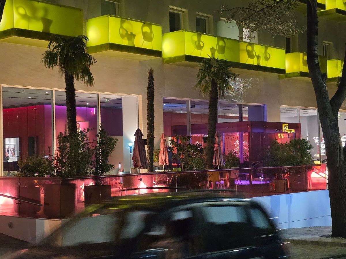 塞米勒米斯酒店-旅行者
