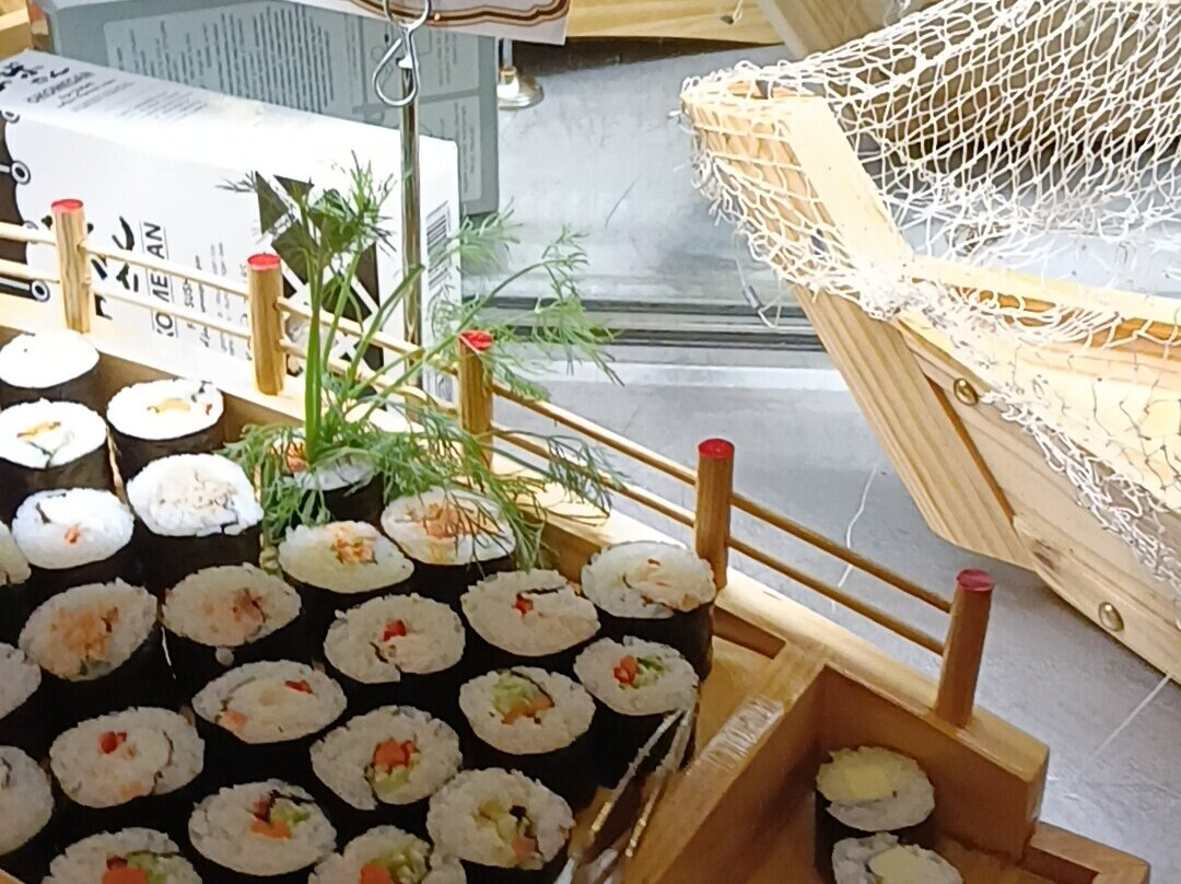 萨拉米斯湾康提酒店主图