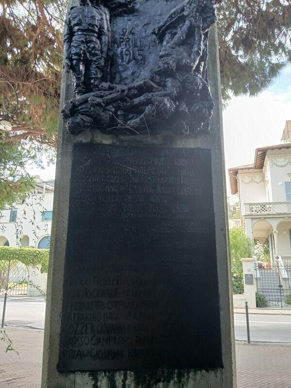 Monumento ai Partigiani-拉帕洛必去景点