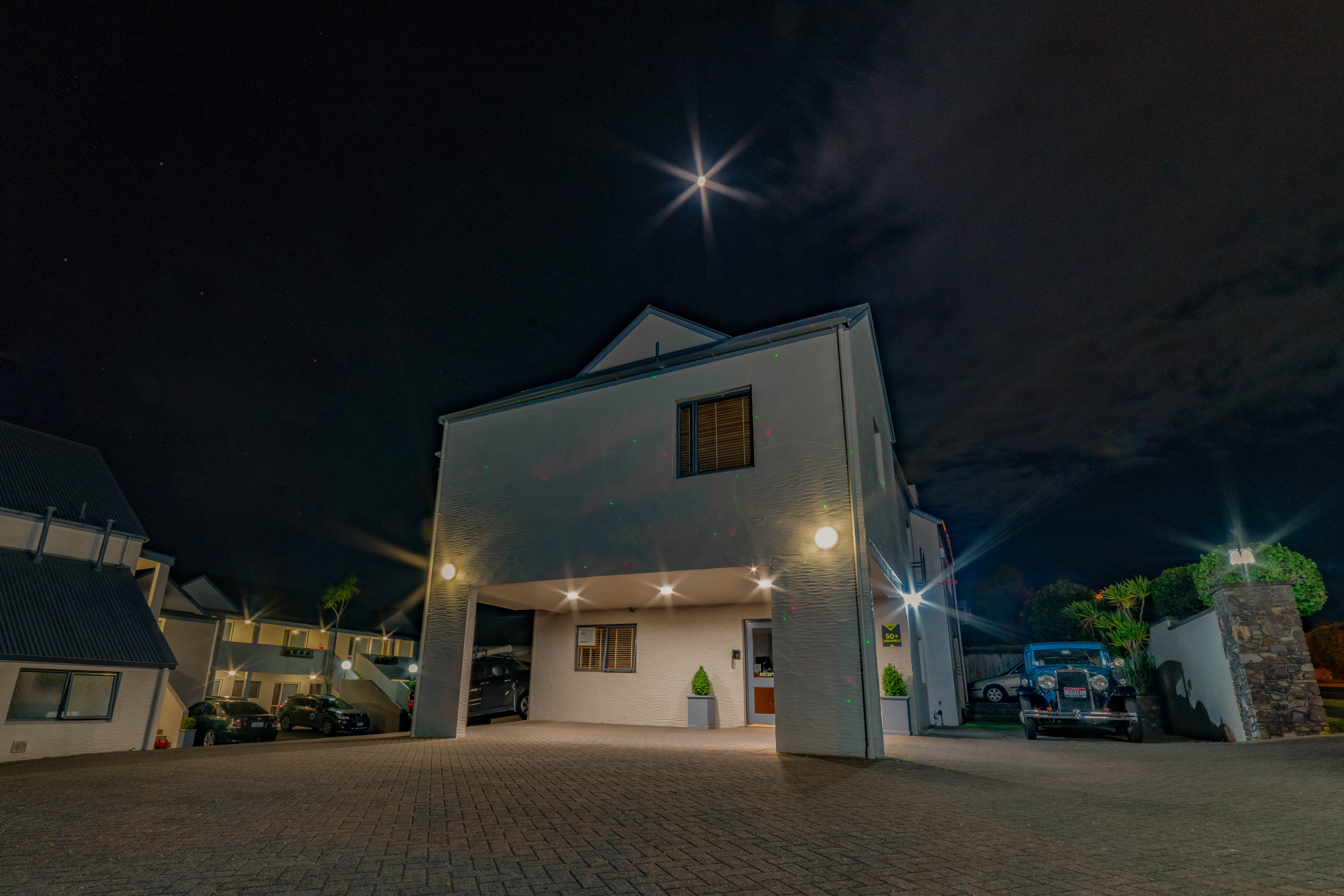 贝克雷斯特洛奇饭店-官方