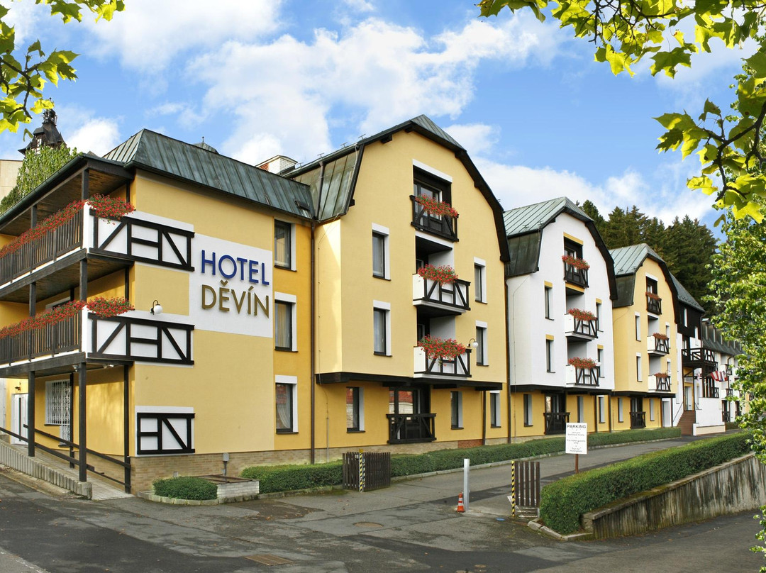 Velka Hledsebe酒店住宿-Spa Hotel Devin