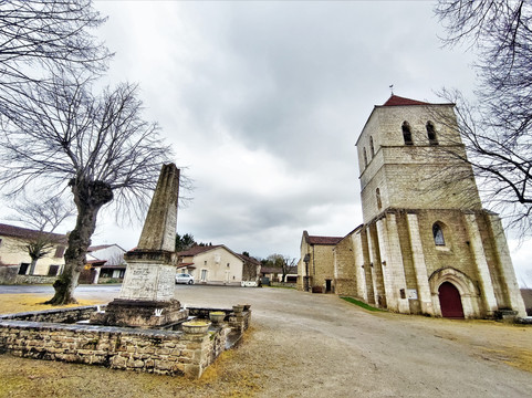 Eglise Saint-front À Saint-front