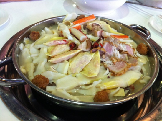 三人行骨头王火锅(天山店)主图