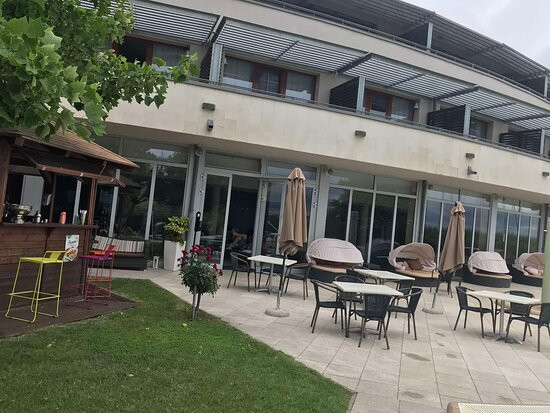 Hotel Golden Lake Resort主图