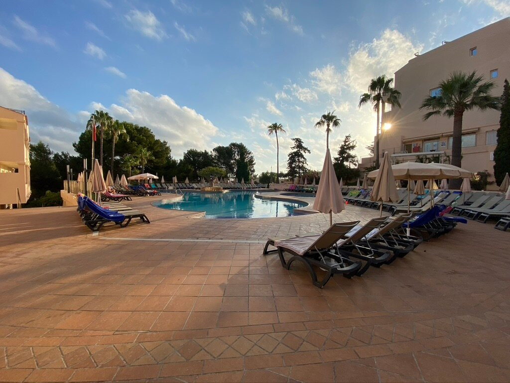 Invisa Hotel Club Cala Blanca主图