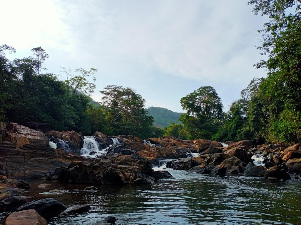 Theliella Falls-Warakapola必去景点