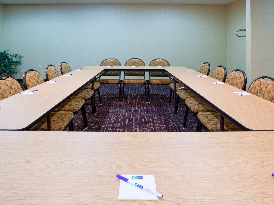 Holiday Inn Express Deforest (Madison Area) by IHG主图