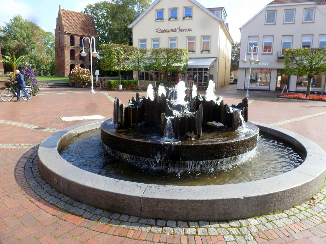 Bronze Figur Marktfrau Oma Apen