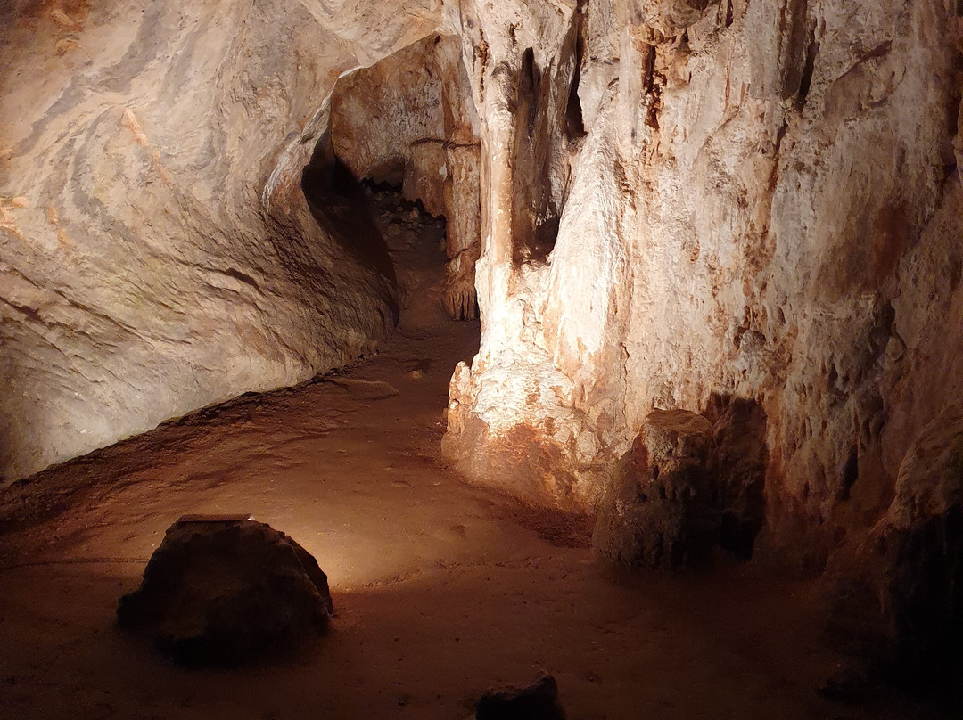 Grotte de Limousis景点图片
