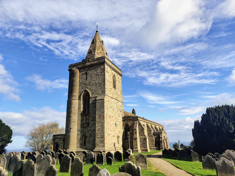 Church of St Oswald & Viking Grave Stones-Lythe必去景点