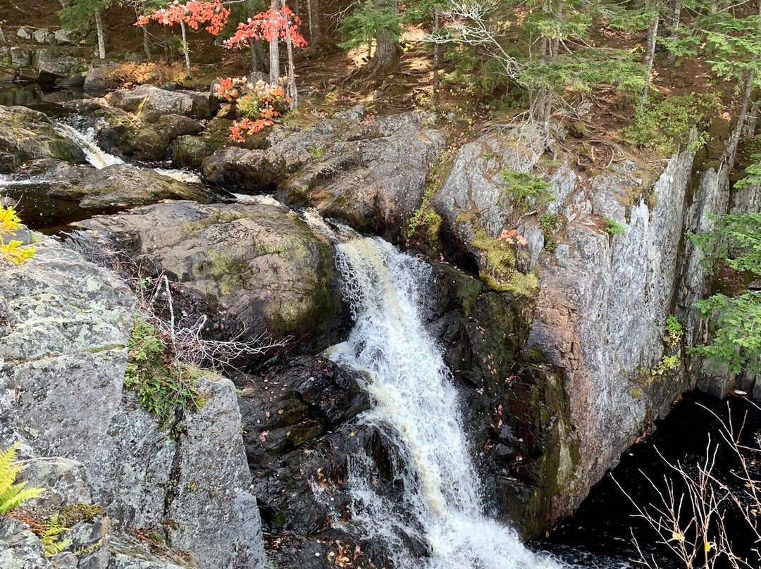 Crystal Falls Hiking Trail景点图片