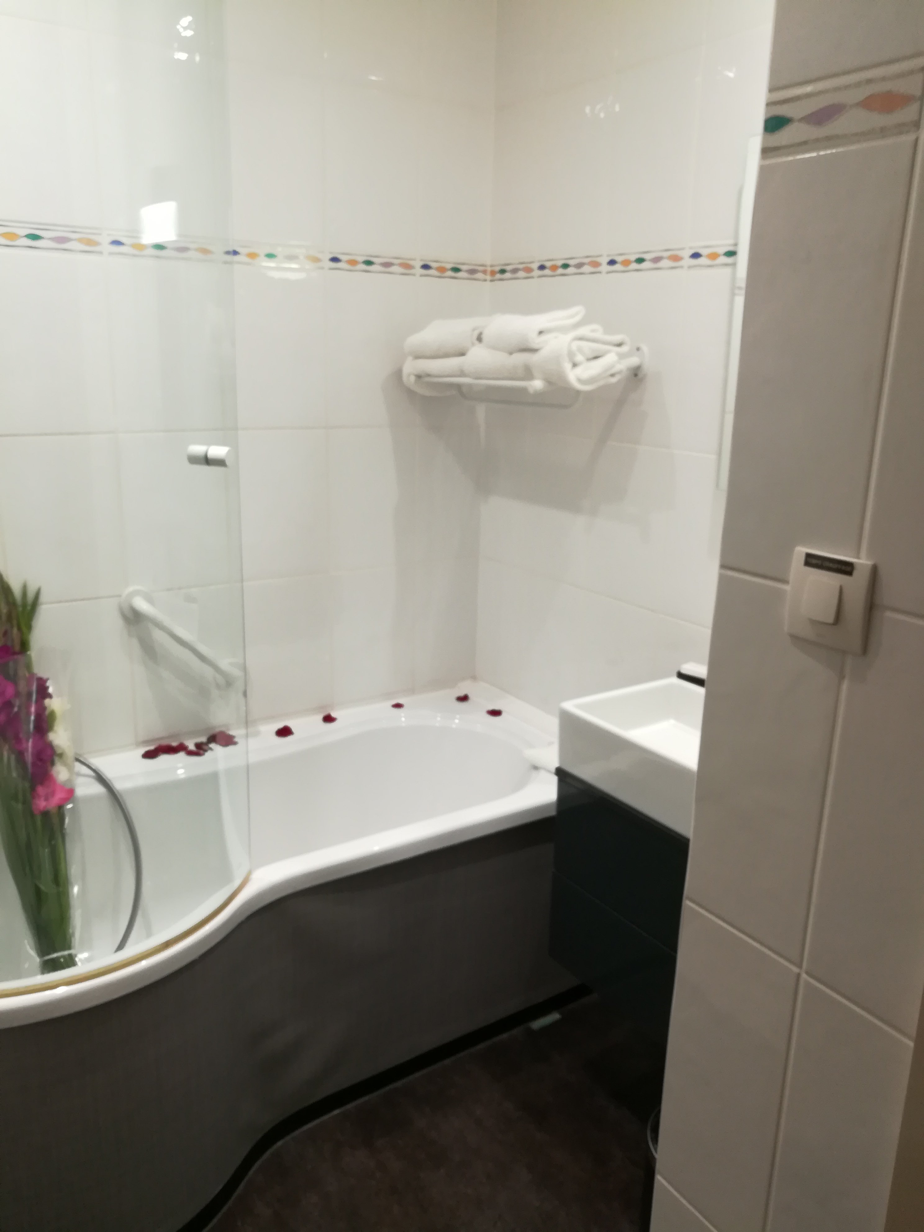 Logis Hôtel les Tuileries-浴室