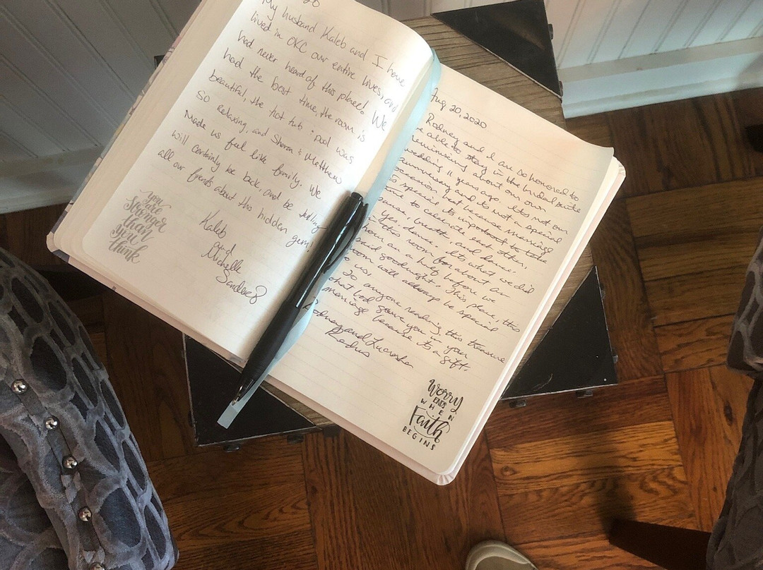 The Monastery At Forest Lake主图