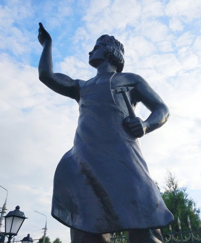 Monument to Lefthanded Person-图拉必去景点