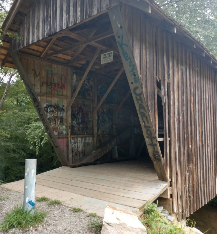 Stovall Mill Covered Bridge-海伦必去景点