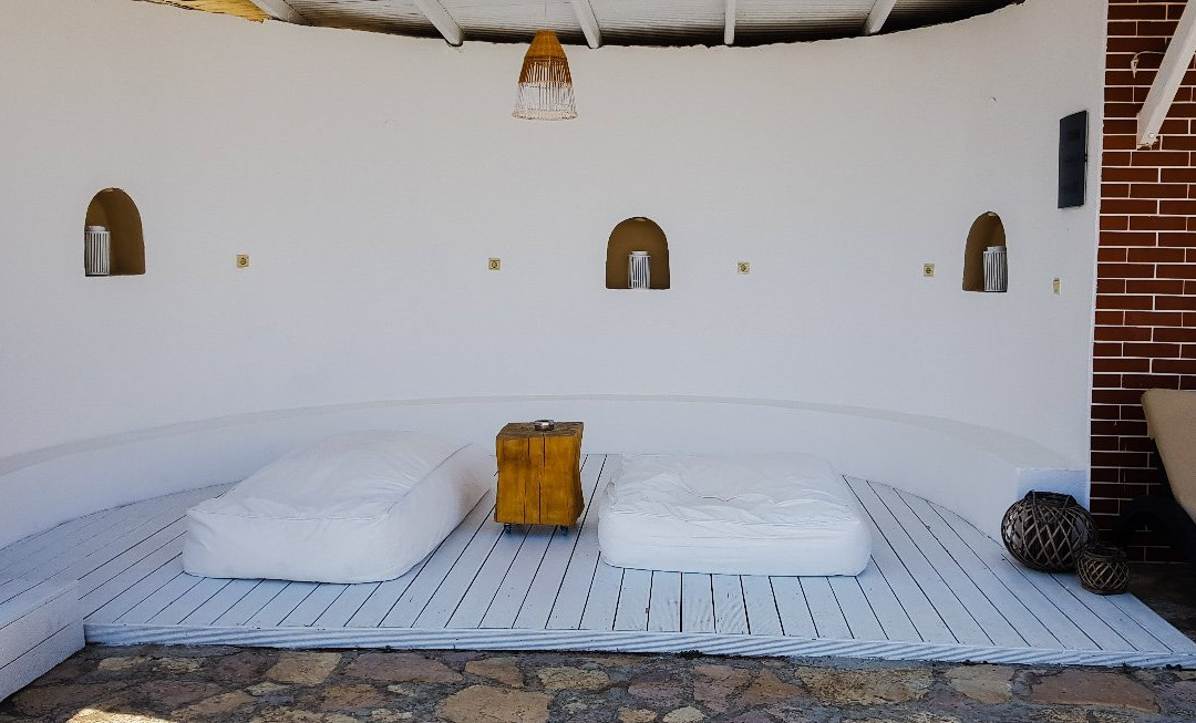 Bungalow White Tennis Apartments & Suites主图