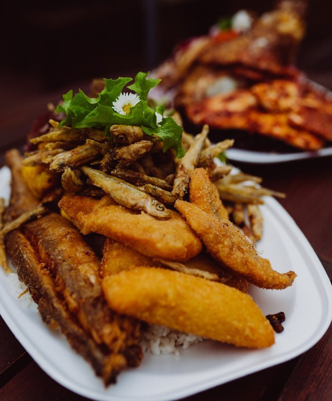 Giga Testvérek Special Street Food Center