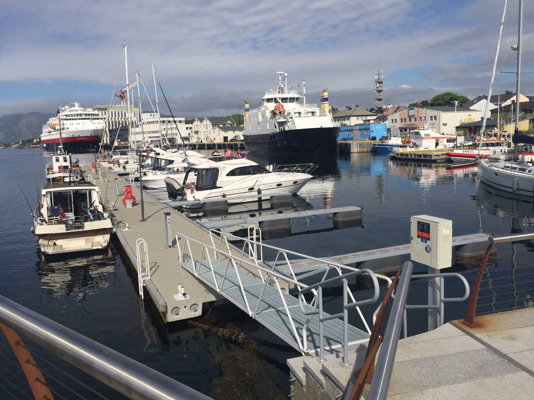 Bronnoysund harbour景点图片