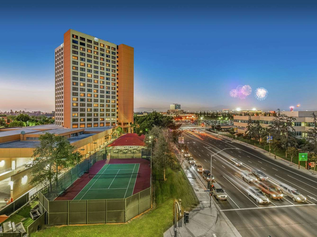 安纳海姆-奥兰治县希尔顿逸林酒店主图