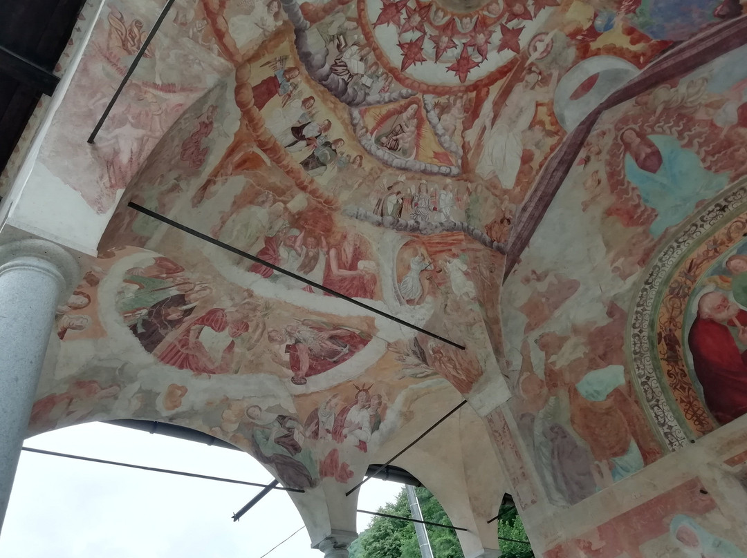Cappella della Madonna di Loreto-Roccapietra必去景点