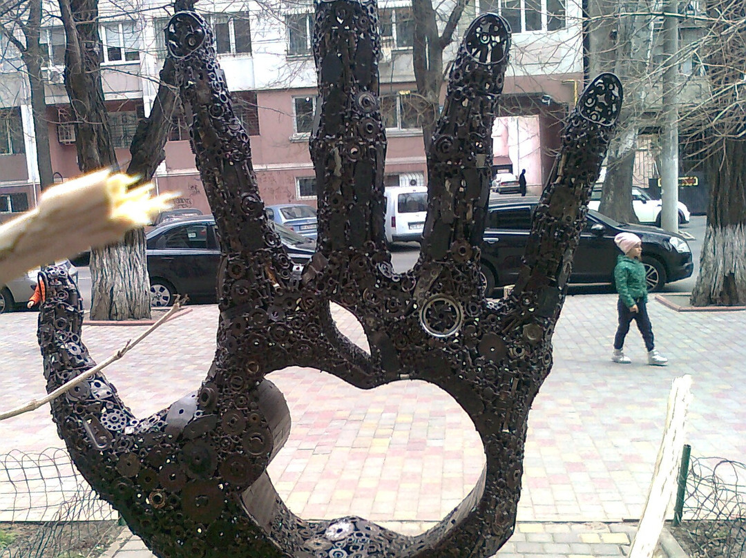 Monument to Steve Jobs 'Thanks, Steve'-敖德萨必去景点