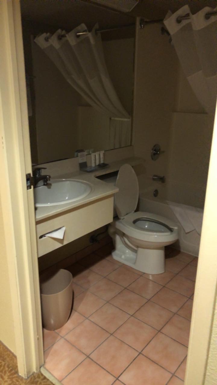 Country Inn & Suites by Radisson, Saskatoon, SK-浴室