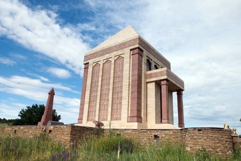 Baidibek Ata Mausoleum-Baidibek Ata必去景点
