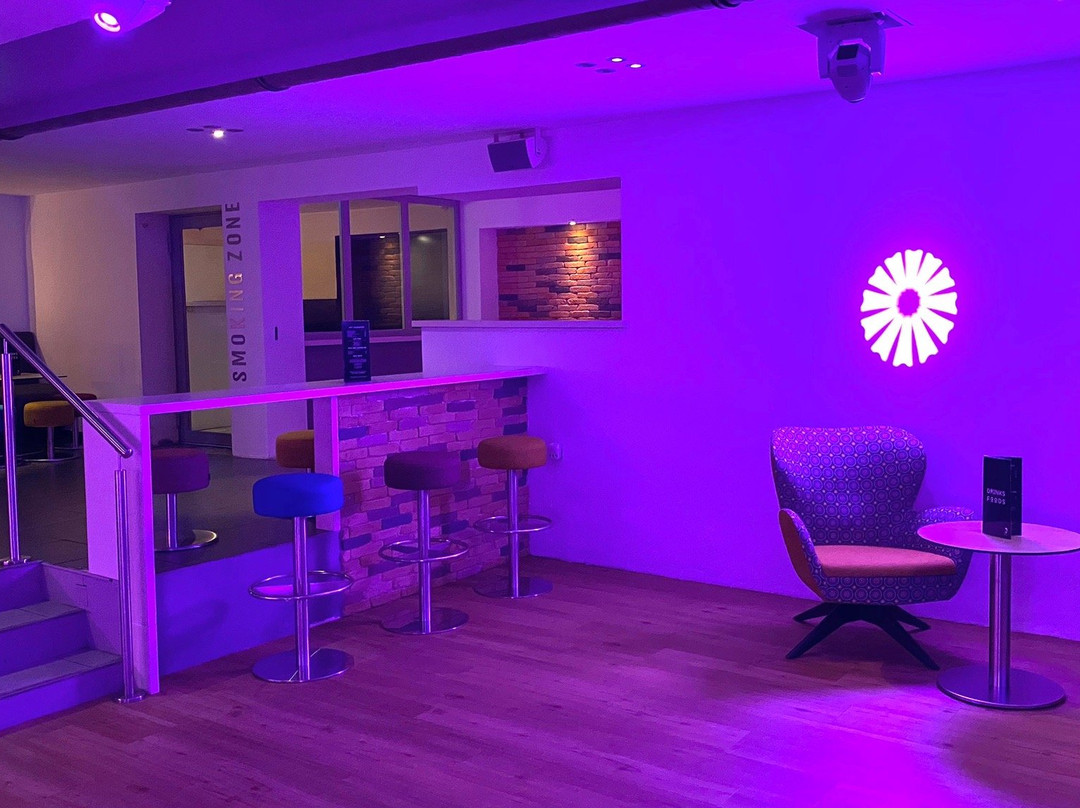 WhyNot Bar-依云必去景点