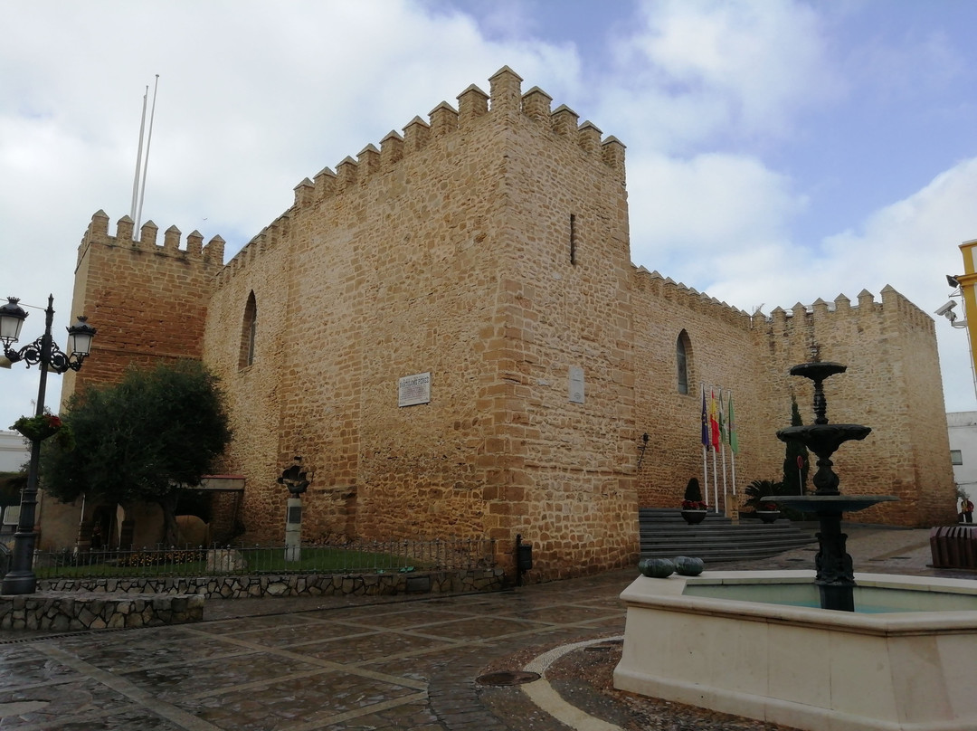 Castillo de Luna-罗塔必去景点