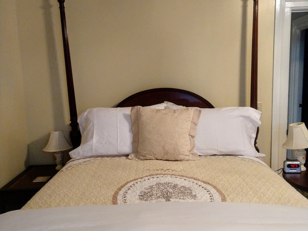 The Parsonage Inn B&B主图