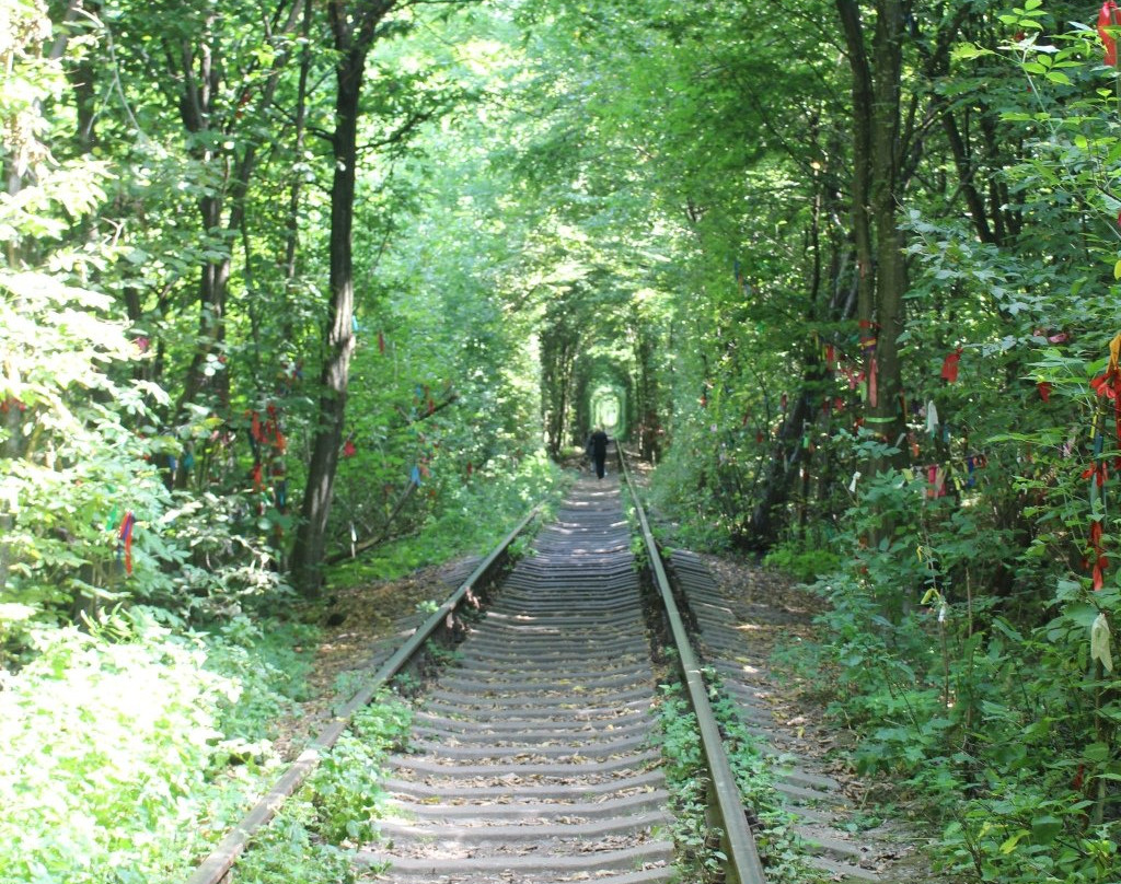 Tunnel of Love-Klevan必去景点