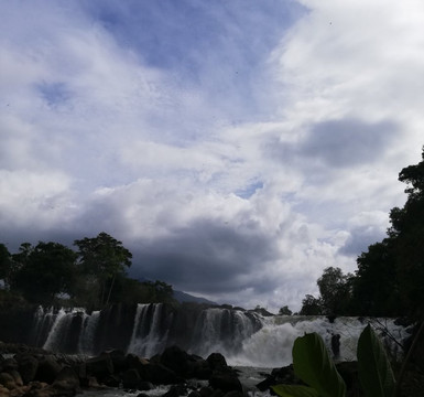 Sae Pong Lai Waterfall