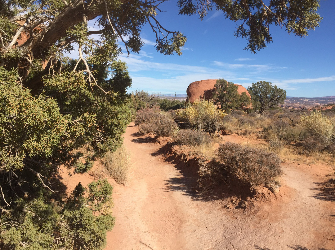 Broken Arch-拱门国家公园必去景点