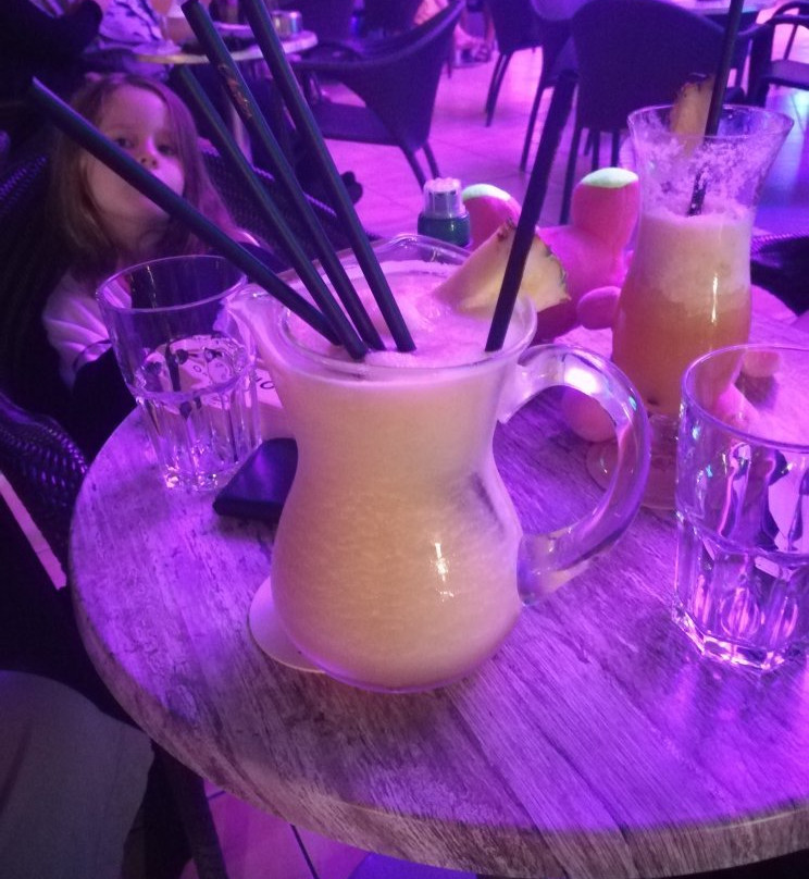 Charlies Bar景点图片