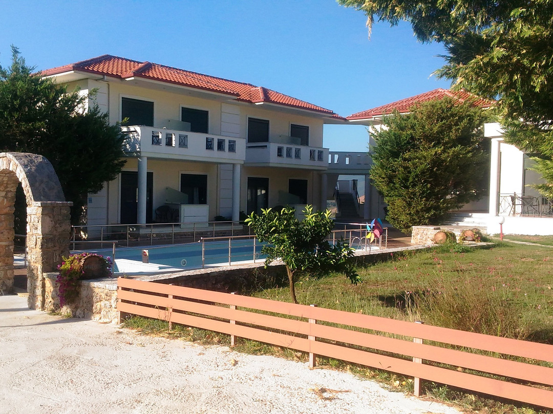 Kourtis Apartments主图