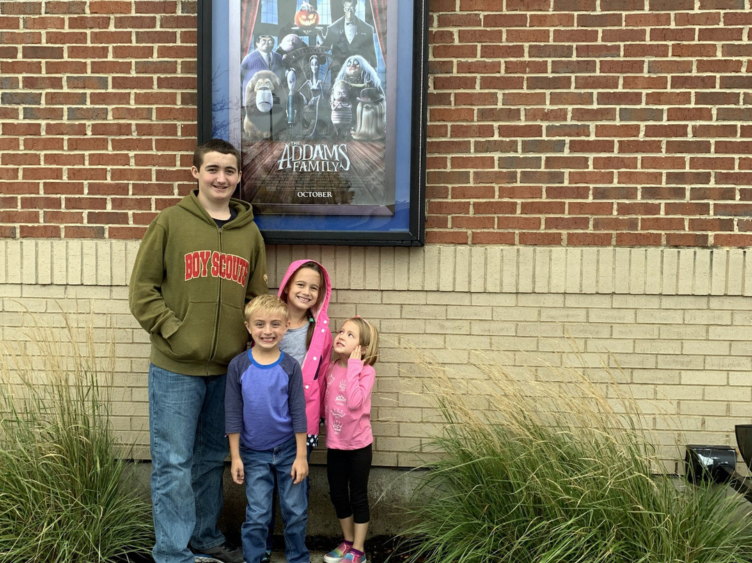 Classic Cinemas Elk Grove Theatre-埃尔克格罗夫村必去景点