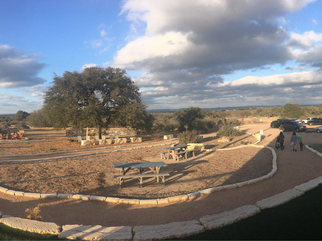 Spicewood旅游景点-Iron Wolf Ranch and Distillery